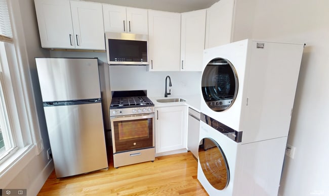 Building Photo - 83 Trowbridge St