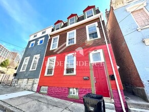 Building Photo - 2212 Calumet St