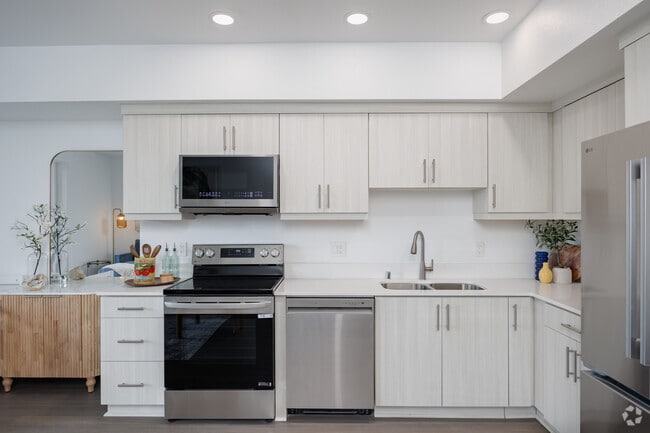 Building Photo - Vadara West