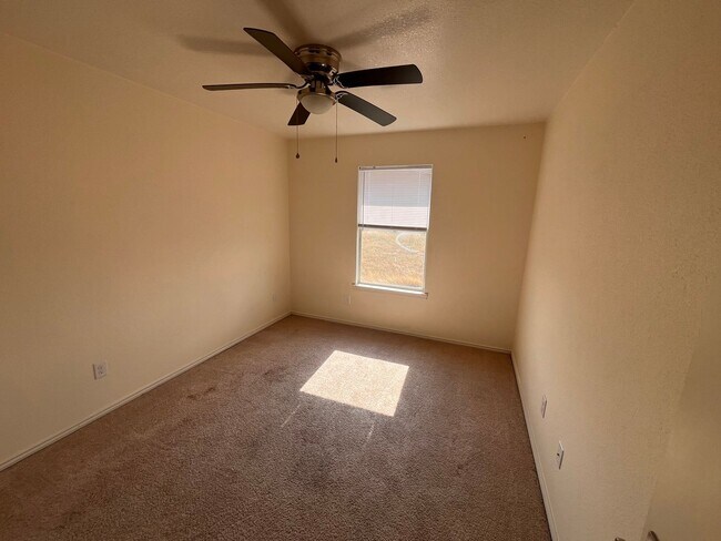 Building Photo - AVAILABLE NOW!