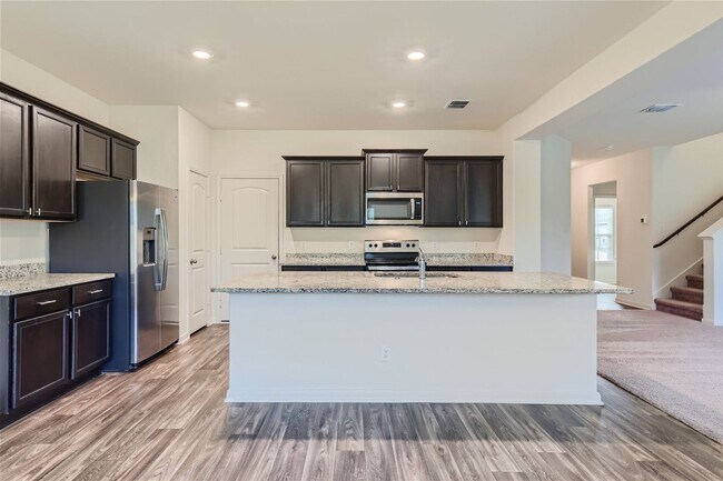 Building Photo - First time rental! move in ready! 15 minut...