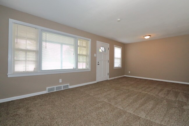 Building Photo - 242 Emerling Dr