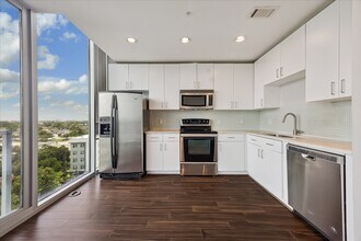 Building Photo - 5925 Almeda Rd