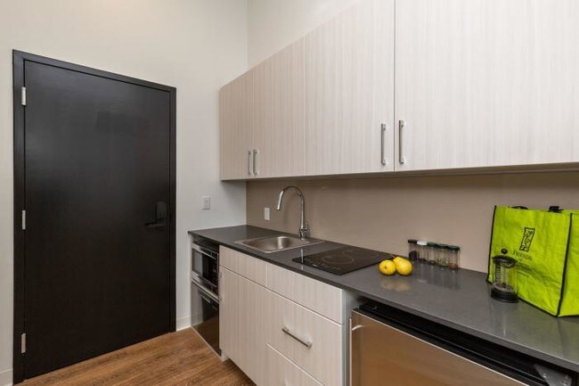 Building Photo - bedroom in Iowa City IA 52240