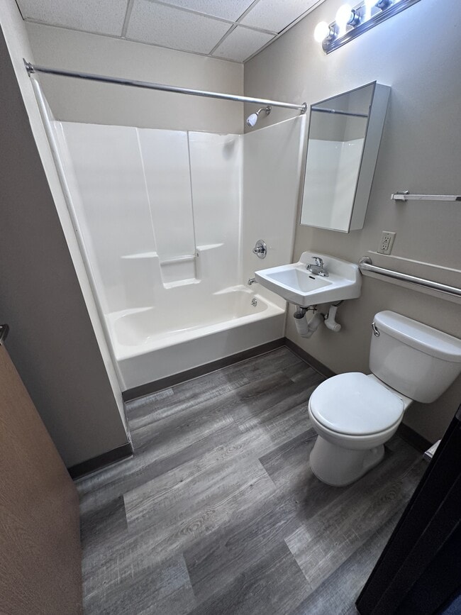 Efficiency Bathroom - Madison Street Apartments