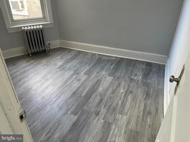 Foto del edificio - 127 E Coulter St