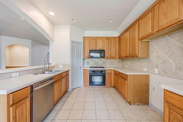 Building Photo - 8127 Robertson Dr
