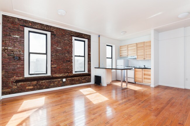 Building Photo - 579 61st St
