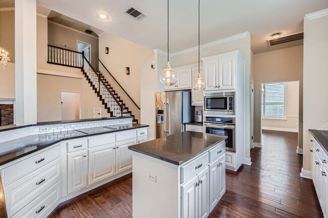 Building Photo - 2114 Cliffs Edge Dr