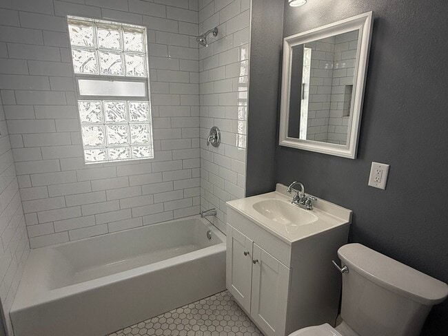 Building Photo - 1206 N 46th St