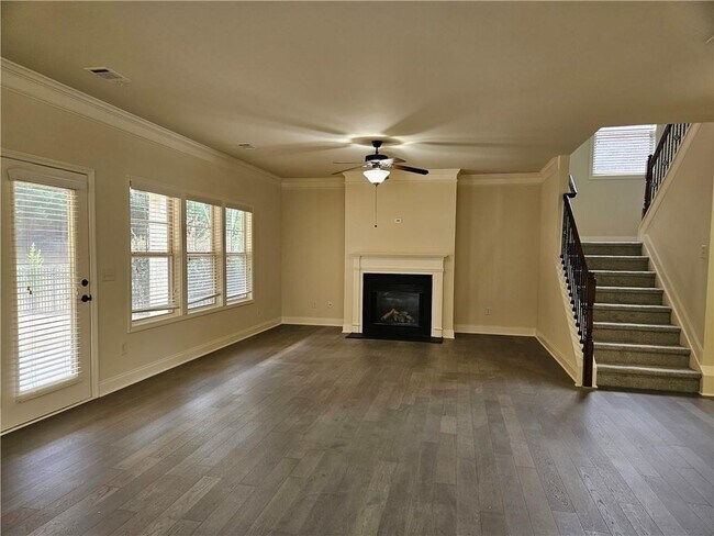 Building Photo - 3155 Stonecrest Dr
