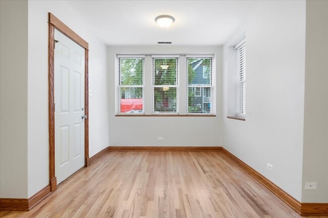 Foto del edificio - 3339 N Hamilton Ave