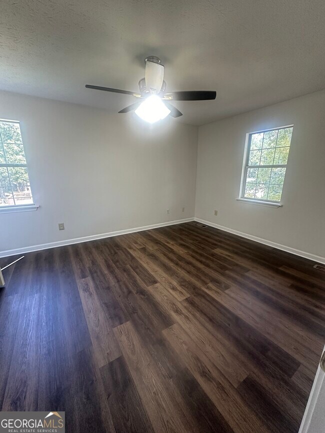 Foto del edificio - 253 Whitney Ln