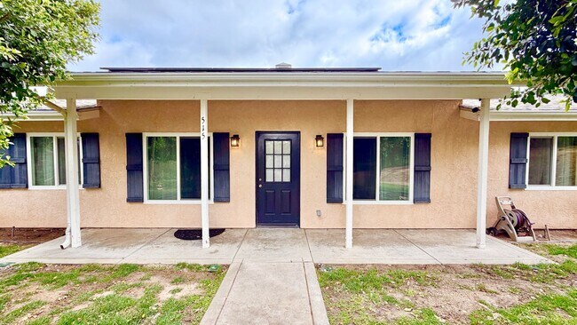 Foto del edificio - Nicely Updated Single-Story on quiet cul-de-sac Street just Minutes to Downtown Fallbrook!