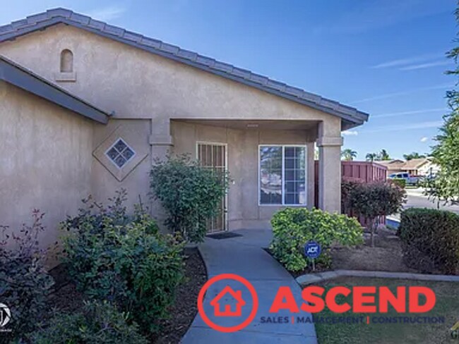 Building Photo - Beautiful 3 Bedroom Home In Rosedale Area!
