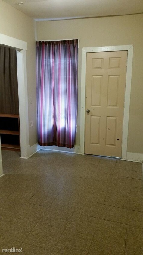 Foto principal - 5711 Brady St