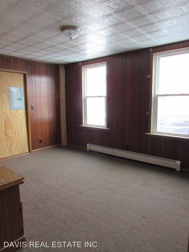 Building Photo - 557 W Church St