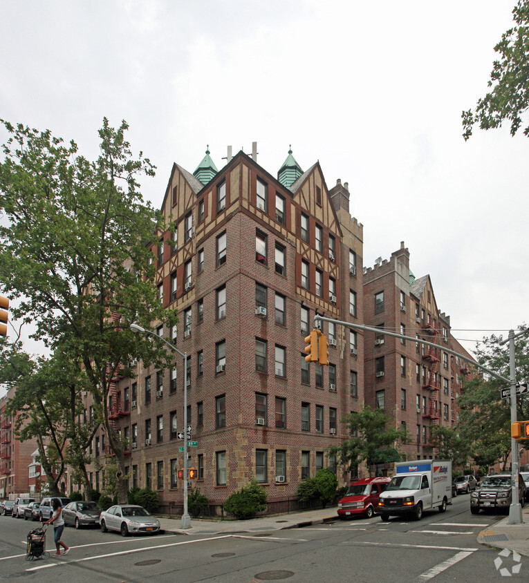 Primary Photo - 162-05 89th Ave