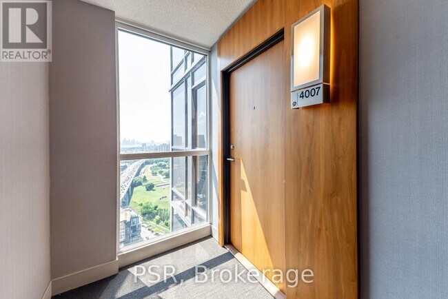 Photo du bâtiment - 85-4085 Queens Wharf Rd