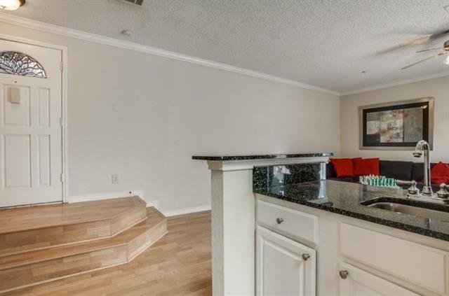 Foto del edificio - 6000 Auburndale Ave