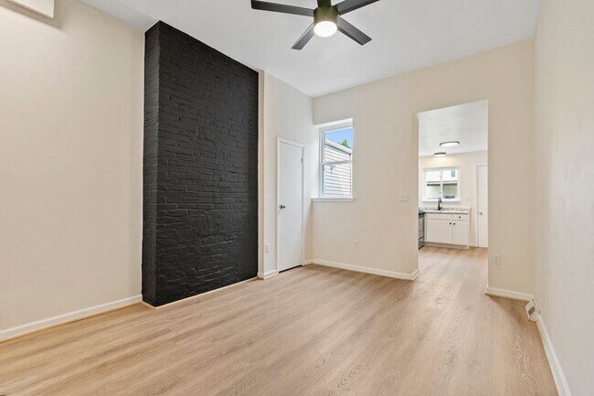Foto del edificio - Newly renovated 2 Bed, 1 Bath w/ Bonus Room, Central AC, Laundry - Available October 1st!