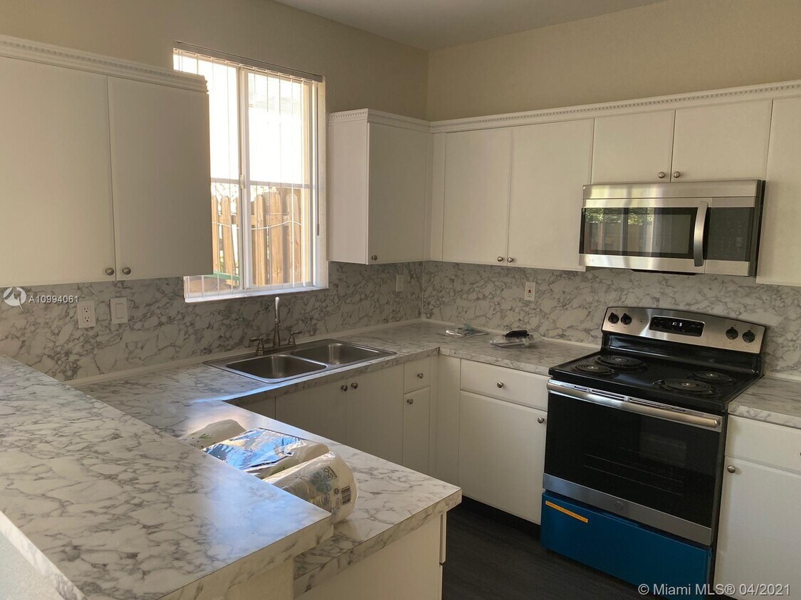 Foto principal - 7020 NW 177th St