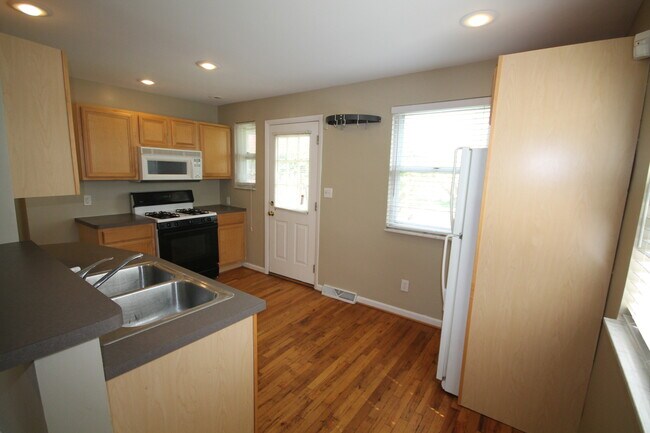 Building Photo - 1330ida
