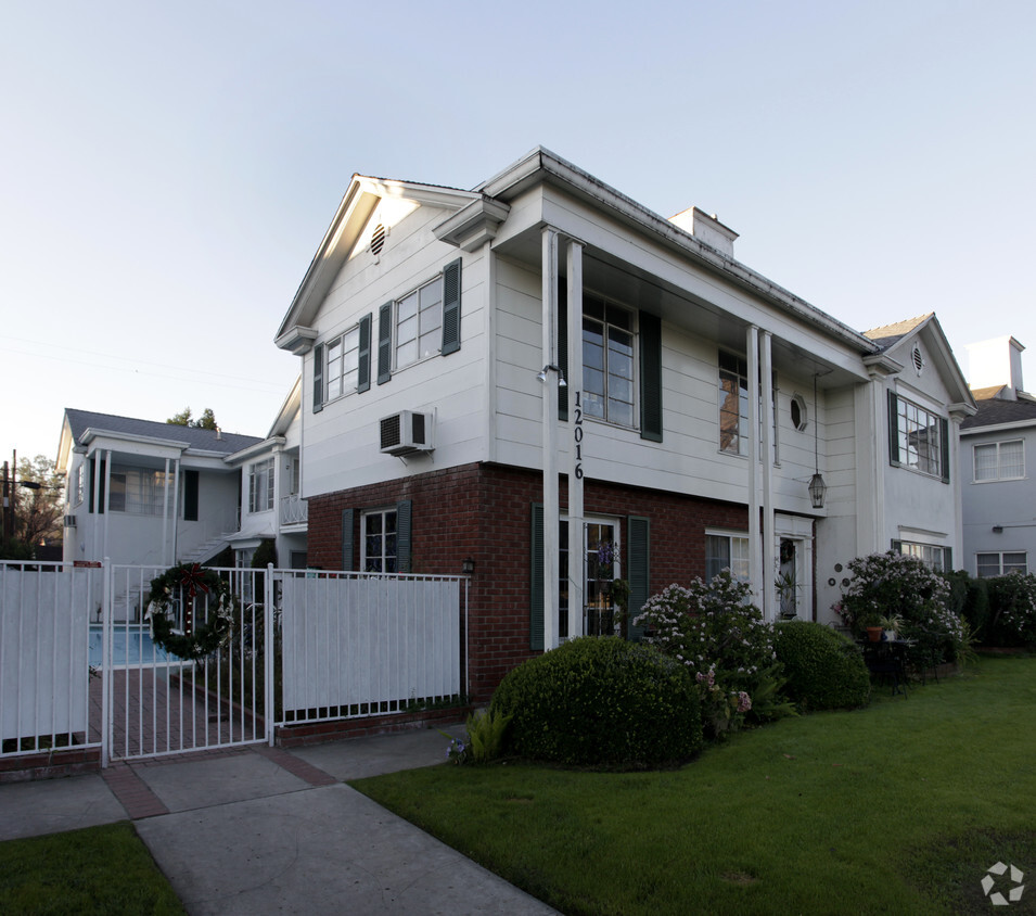 Primary Photo - 12012 Moorpark St