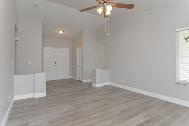 Building Photo - 2735 Woodbine Ave