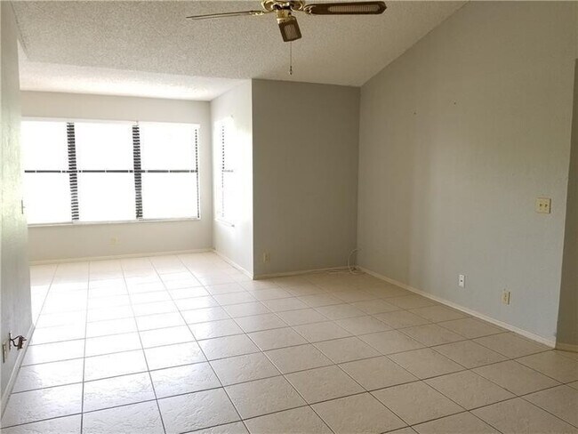 Building Photo - 2986 S University Dr