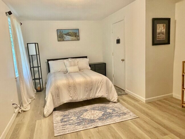 Foto del edificio - 106 Hunts Meadow Rd