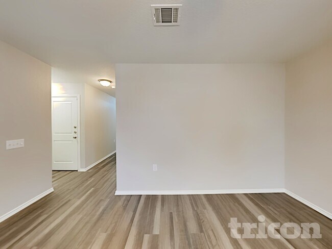 Foto del edificio - 6815 Hibiscus Falls