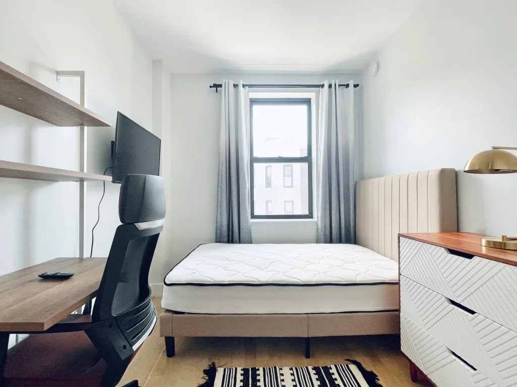 Furnished room/NOT APARTMENT - Furnished room/NOT APARTMENT