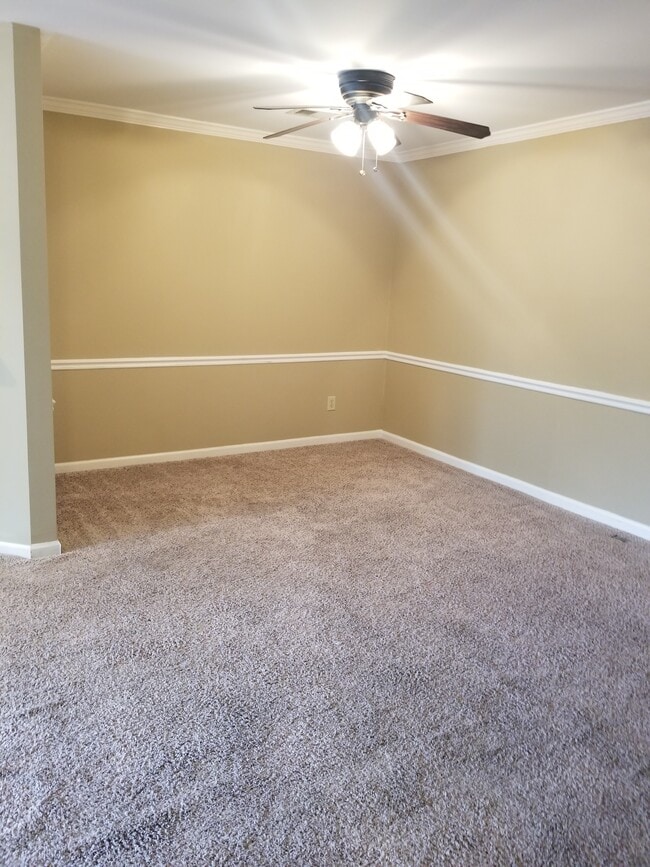 Building Photo - 207 Pepper Ridge Cir