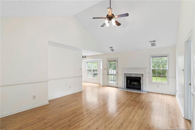 Foto del edificio - 111 Silverberry Ct