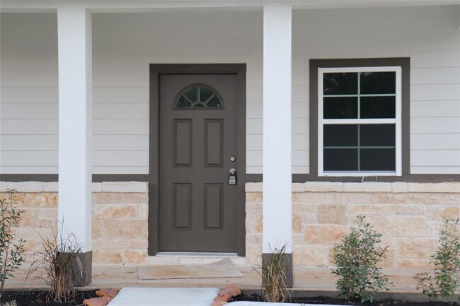 Building Photo - 11857 GATE Dr