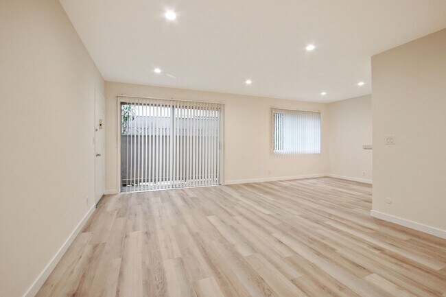 Building Photo - 3663 Mentone Ave