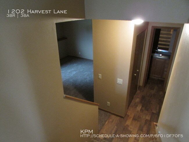 Building Photo - 1202 Harvest Ln