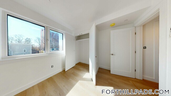 Building Photo - 2837 Washington St