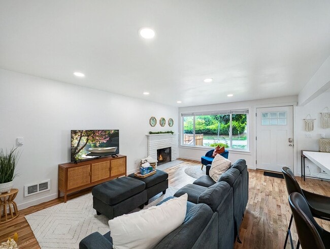 Foto del edificio - Discover Your Dream Home in a Quiet Seattle Oasis!