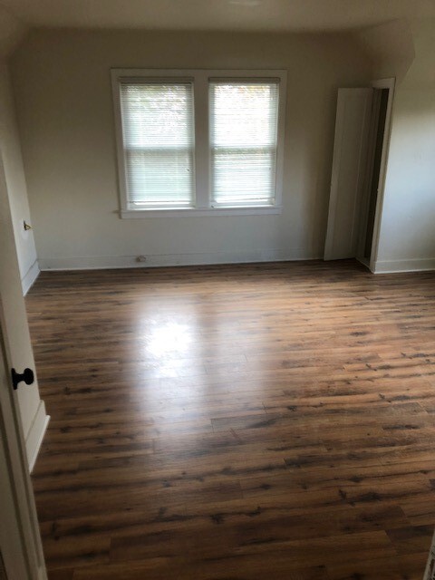 Building Photo - Newly Renovated 4 Bed/2 Bath Farmhouse in ...