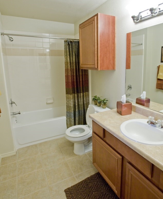 Fountain Lake Apartments Rentals Edmond, OK