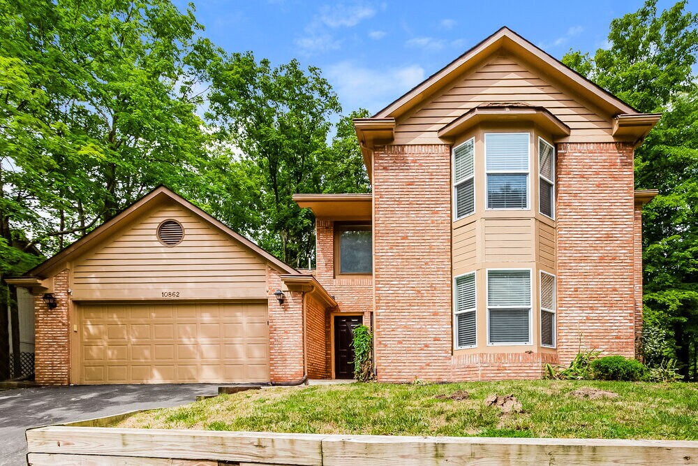 Foto principal - 10862 Geist Woods Ln