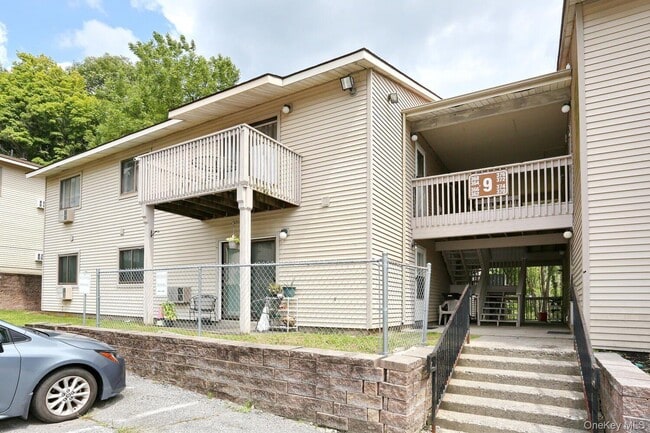 Building Photo - 366 Concord Ln