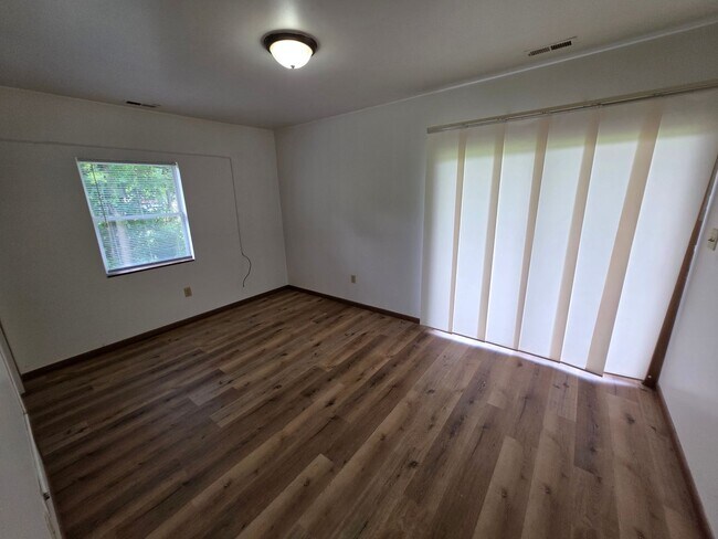 Foto del edificio - 3 Bedroom / 1.5 Bath Home in Lake Station