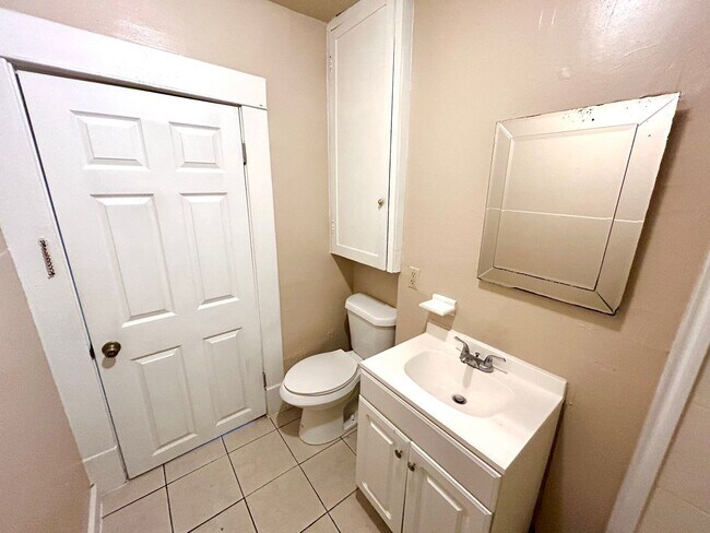 Foto del edificio - 1137 W Ashby Pl