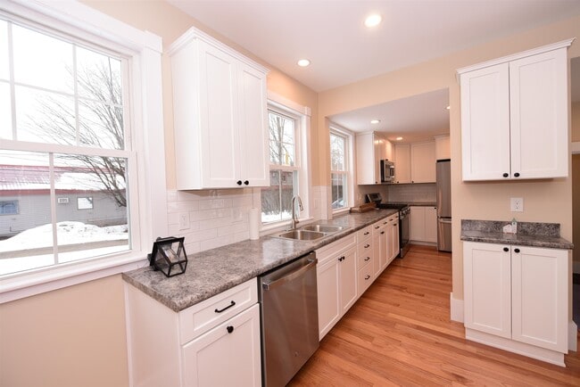 Foto del edificio - 2535 White Mountain Hwy