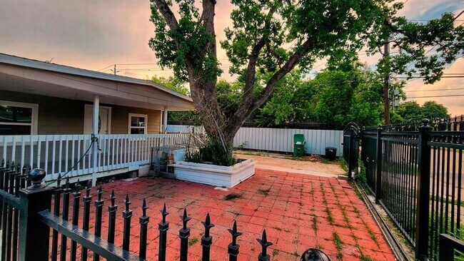 Foto del edificio - 3702 Ocee St