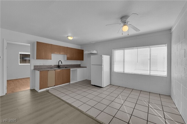 Building Photo - 2908 E Poplar Ave