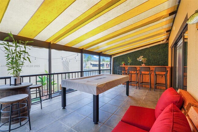 Foto del edificio - 15547 Braemar Ct